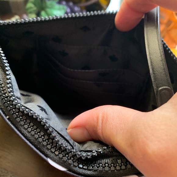 Authentic Kate Spade nylon/leather 2 zip wristlet - Picture 4 of 9